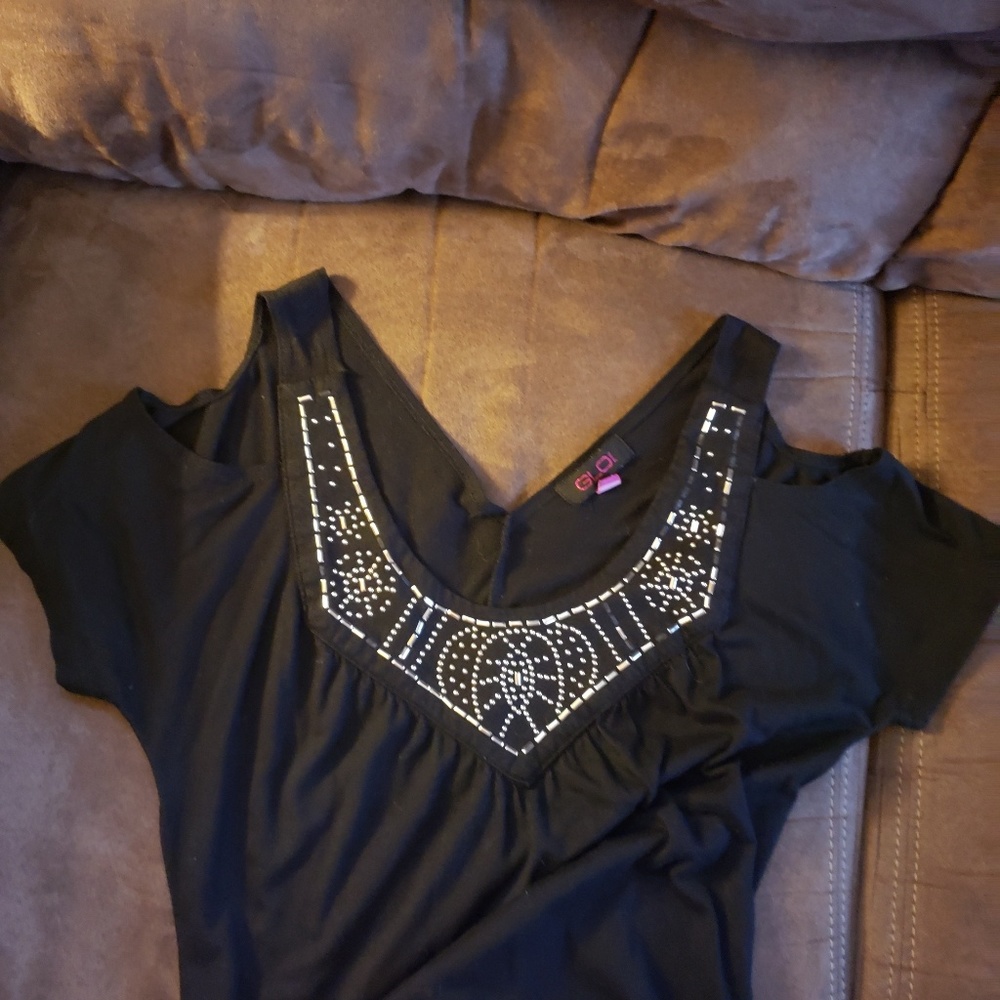 black blouse - Picture 2 of 4